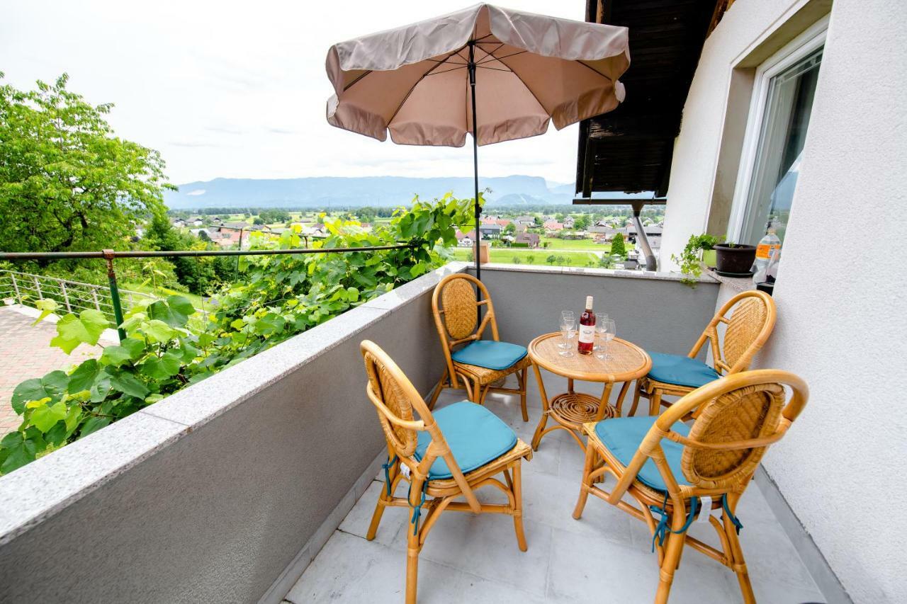 Apartment With View Zirovnica ภายนอก รูปภาพ