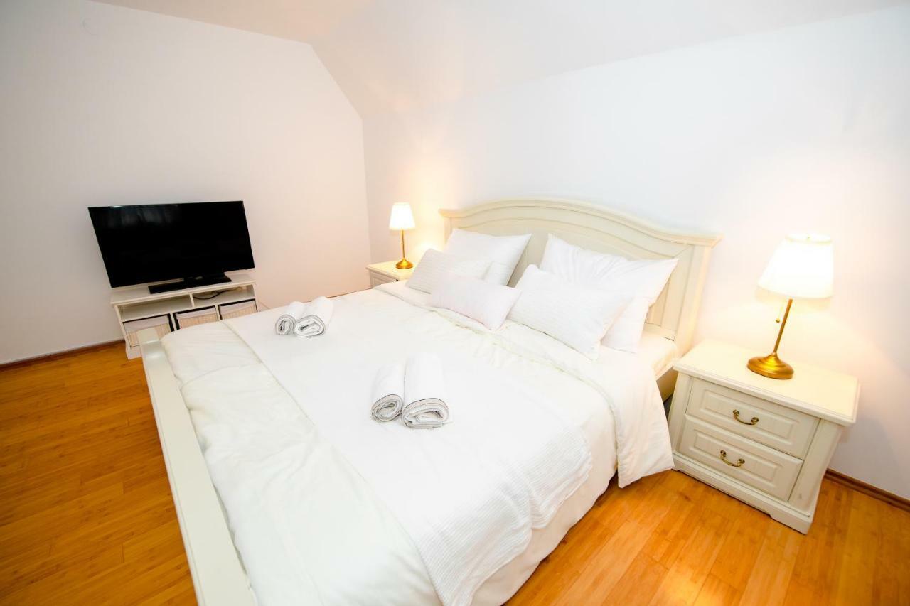 Apartment With View Zirovnica ภายนอก รูปภาพ